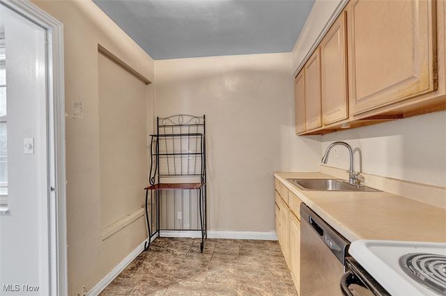 15825 Van Aken Boulevard 105W, Shaker Heights, OH 44120