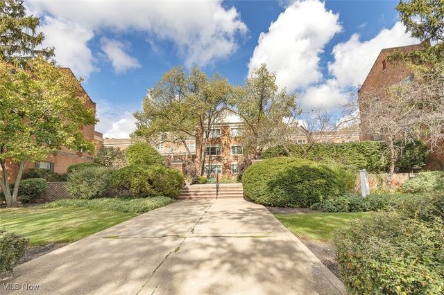 15825 Van Aken Boulevard 105W, Shaker Heights, OH 44120