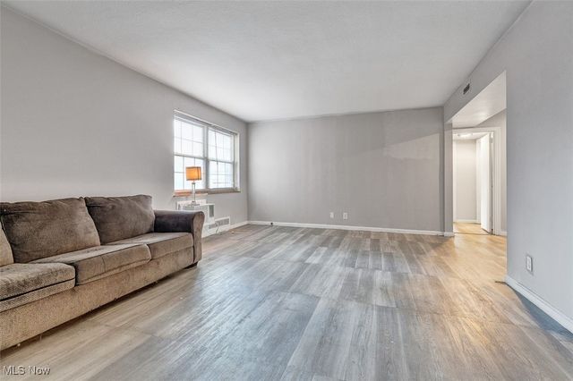 15825 Van Aken Boulevard 105W, Shaker Heights, OH 44120