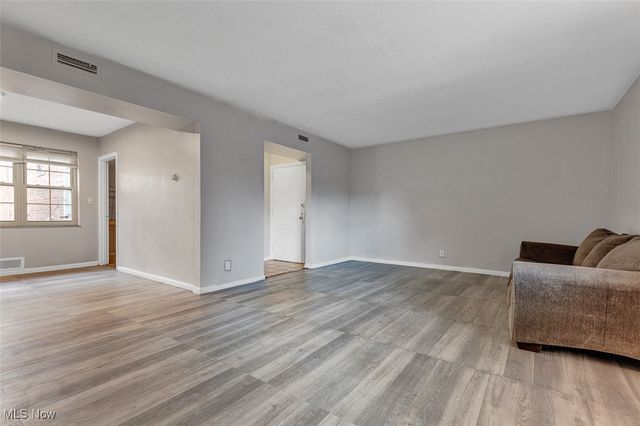 15825 Van Aken Boulevard 105W, Shaker Heights, OH 44120