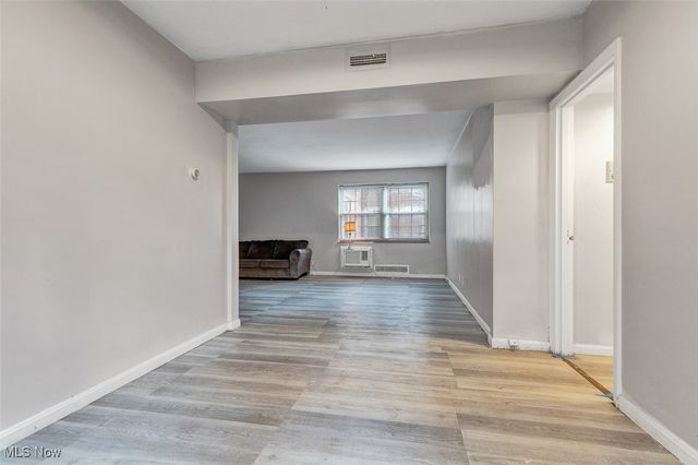 15825 Van Aken Boulevard 105W, Shaker Heights, OH 44120