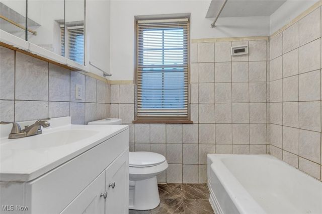 15825 Van Aken Boulevard 105W, Shaker Heights, OH 44120