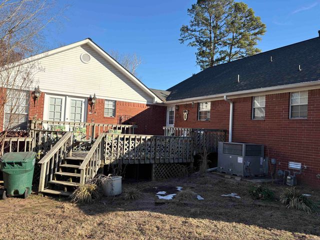 1470 College, Conway, AR 72034