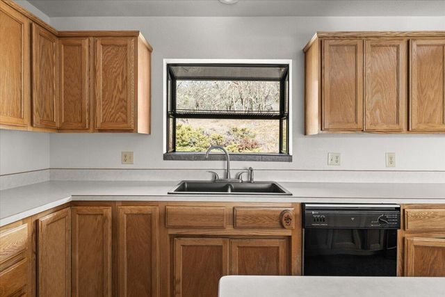 872 Scott Drive, Grants Pass, OR 97527