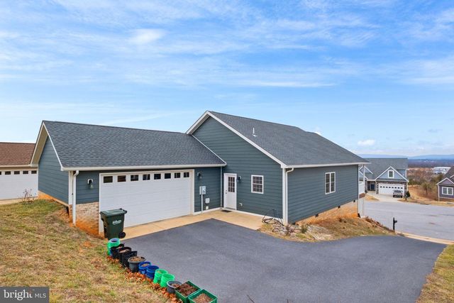 121 BEAUREGARD DR, Staunton, VA 24401