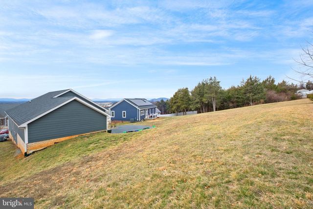 121 BEAUREGARD DR, Staunton, VA 24401