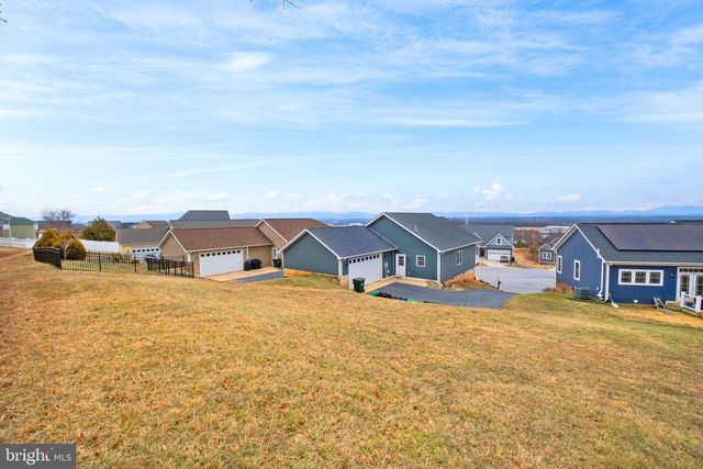 121 BEAUREGARD DR, Staunton, VA 24401