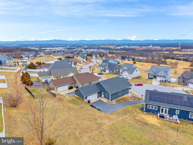 121 BEAUREGARD DR, Staunton, VA 24401