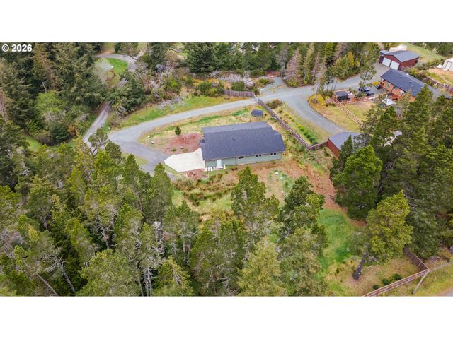 55503 MADRONE Dr, Bandon, OR 97411
