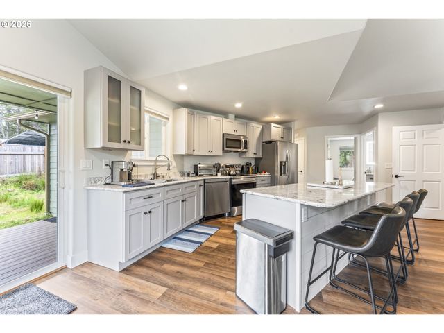55503 MADRONE Dr, Bandon, OR 97411