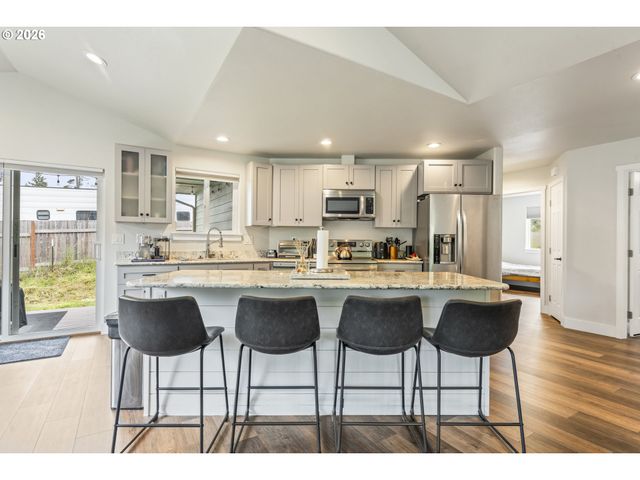 55503 MADRONE Dr, Bandon, OR 97411