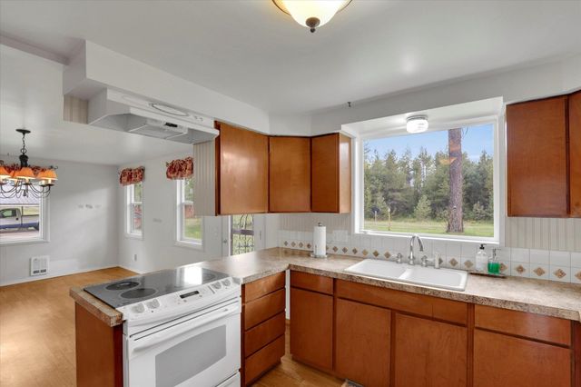 2111 W Mason Rd, Deer Park, WA 99006