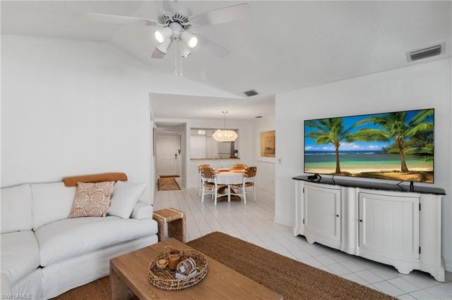 1044 Woodshire LN B212, Naples, FL 34105