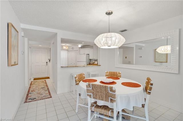 1044 Woodshire LN B212, Naples, FL 34105