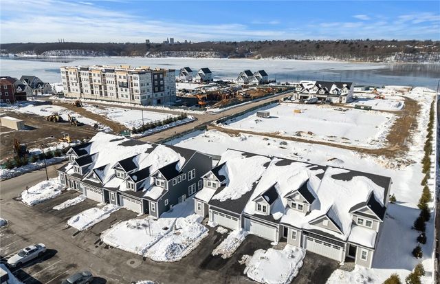 141 East Point Drive 113, East Providence, RI 02916