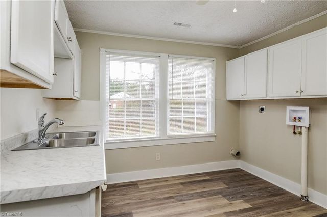 351 S Scientific Street, High Point, NC 27260