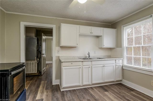 351 S Scientific Street, High Point, NC 27260