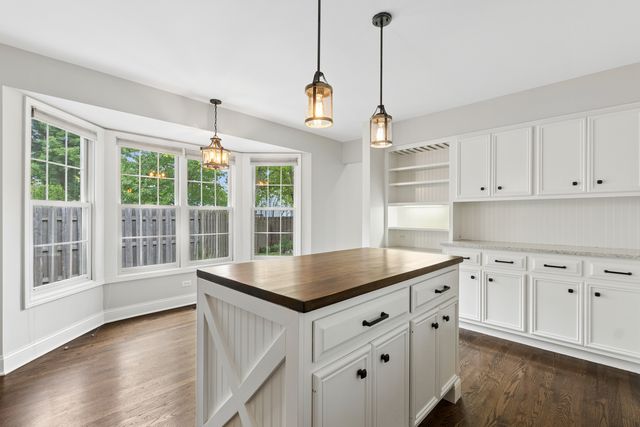 464 Park Barrington Drive, Barrington, IL 60010
