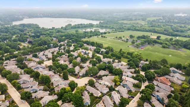 464 Park Barrington Drive, Barrington, IL 60010