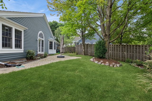 464 Park Barrington Drive, Barrington, IL 60010