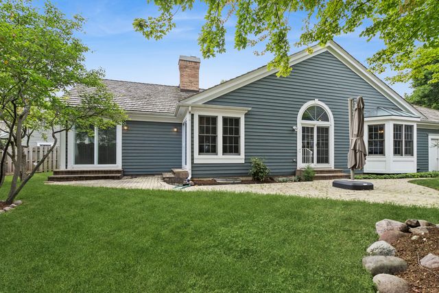 464 Park Barrington Drive, Barrington, IL 60010