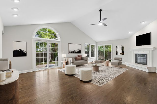 464 Park Barrington Drive, Barrington, IL 60010