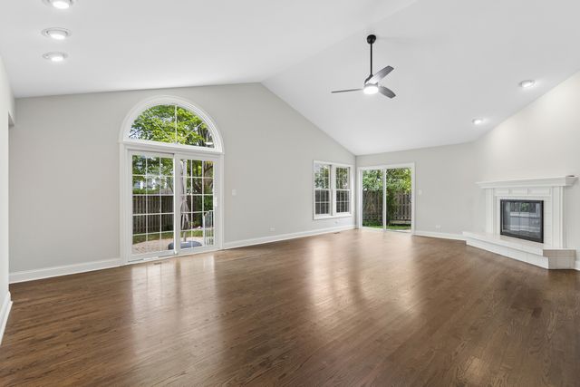 464 Park Barrington Drive, Barrington, IL 60010