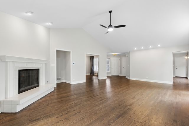 464 Park Barrington Drive, Barrington, IL 60010