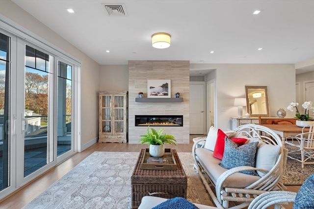 71 Greenwood Avenue 207, Swampscott, MA 01907