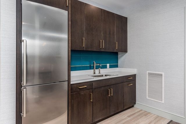 71 Greenwood Avenue 207, Swampscott, MA 01907