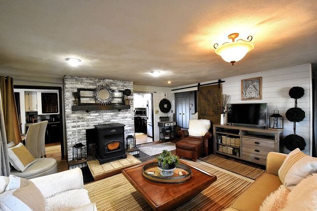 87 Norwood Ave, Leominster, MA 01453
