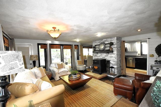 87 Norwood Ave, Leominster, MA 01453