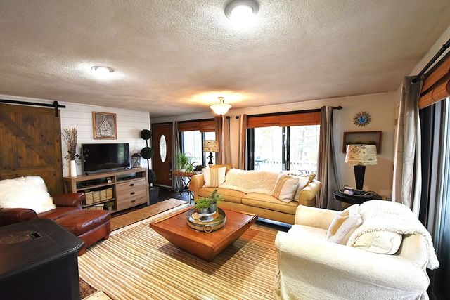 87 Norwood Ave, Leominster, MA 01453