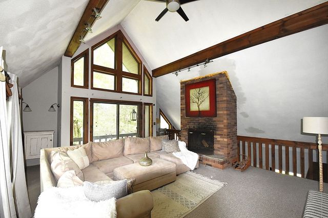 87 Norwood Ave, Leominster, MA 01453