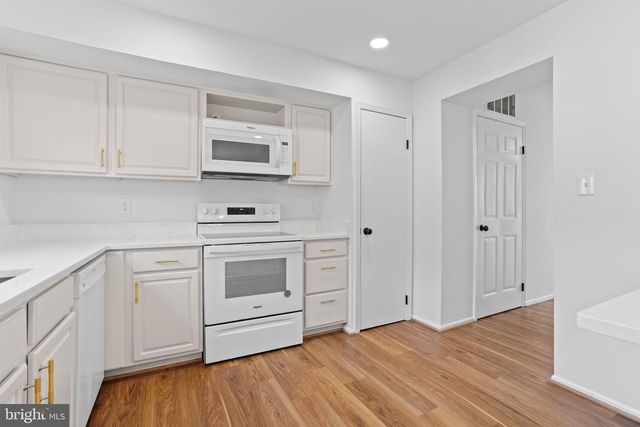 10072 APPLE WOOD CT, Burke, VA 22015