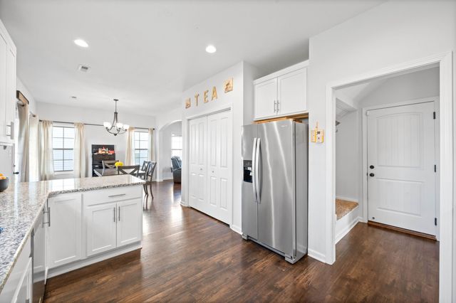 692 Elm St, Clarksville, TN 37040