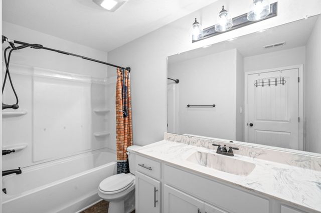 692 Elm St, Clarksville, TN 37040