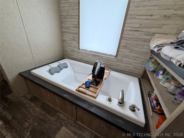 112 N Painted Wolf Road, Fort Gibson, OK 74434