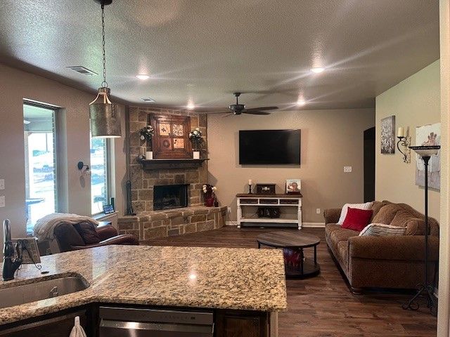 160 Oakwood Hills Drive, Paradise, TX 76073