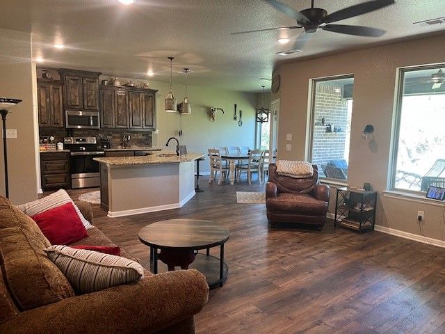 160 Oakwood Hills Drive, Paradise, TX 76073