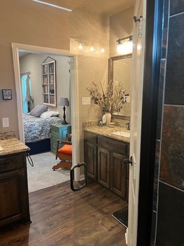 160 Oakwood Hills Drive, Paradise, TX 76073