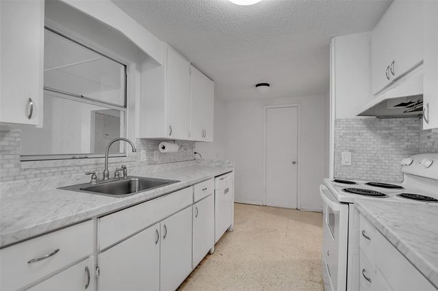 2223 INGRAM AVENUE, Sarasota, FL 34232