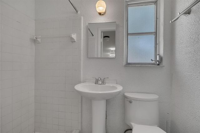 2223 INGRAM AVENUE, Sarasota, FL 34232