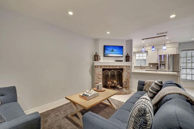 15 Horlbeck Alley 15, Charleston, SC 29401