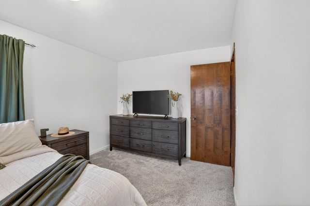 3134 Violet Drive, Waterloo, IA 50701