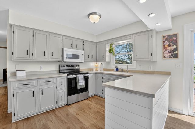 3134 Violet Drive, Waterloo, IA 50701