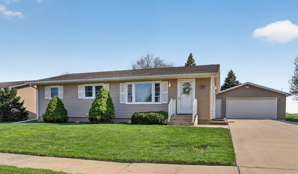 3134 Violet Drive, Waterloo, IA 50701