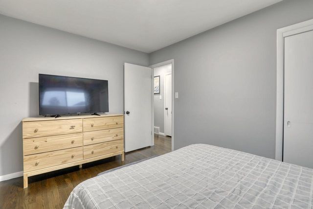 1516 Evergreen DRIVE, Waukesha, WI 53188