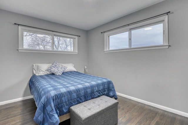 1516 Evergreen DRIVE, Waukesha, WI 53188