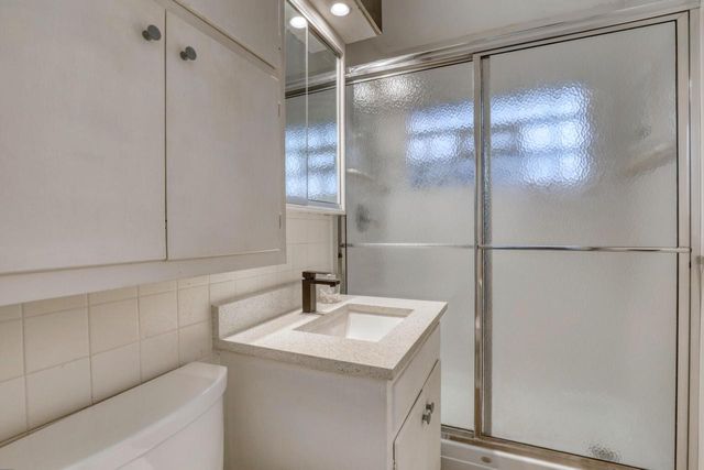 1516 Evergreen DRIVE, Waukesha, WI 53188